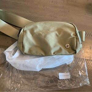 HALARA Olive Crossbody Bag